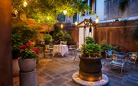 Hotel San Moise